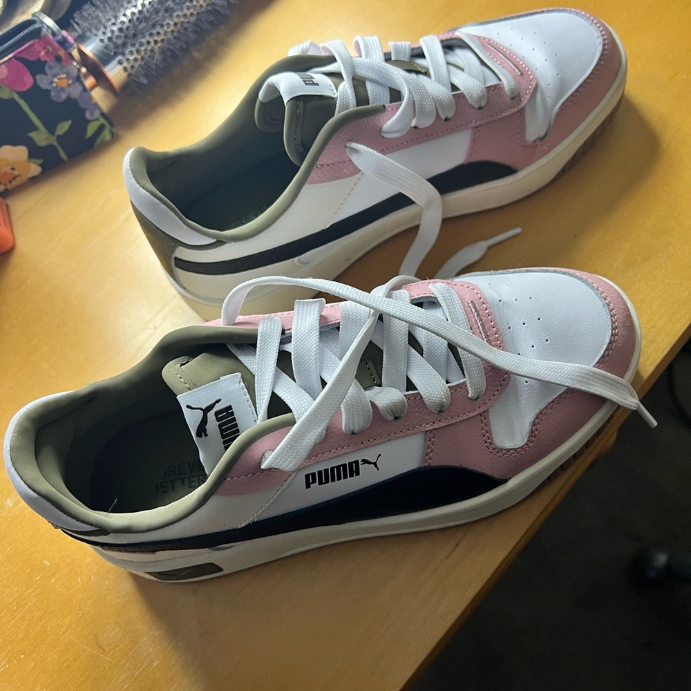 PUMA sneaks